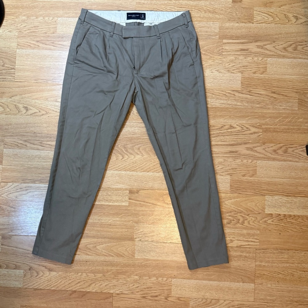Abercrombie & Fitch Men's Khaki Chinos